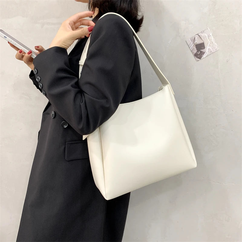 Bolsa de Couro Sintético feminina - Mariana